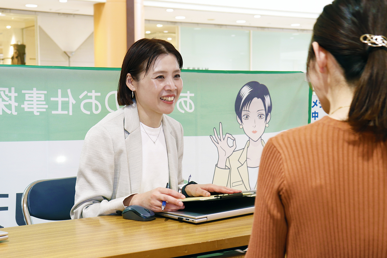 キャリアパートナーがお仕事相談を行う様子